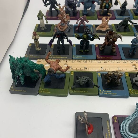 Dreamblade Miniatures Lot of (40) Figures, Wizards 2006 - Picture 3 of 10